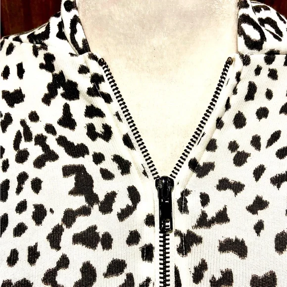 Chaser Black & White Cheetah Patterned Zip Front Hooded Jacket - Picture 10 of 16